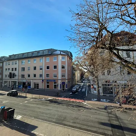 Zentrales Mit Dachterrasse Und Parkplatz شقة *