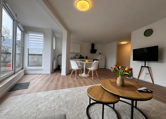 Zentrales Mit Dachterrasse Und Parkplatz