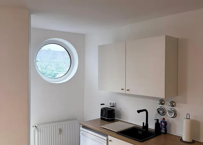 Zentrales Mit Dachterrasse Und Parkplatz